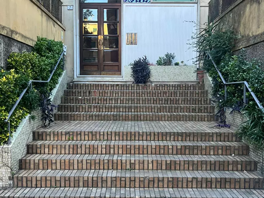 Immagine 11 di Pentalocale in vendita  in Via Federico Donaver 7 a Genova