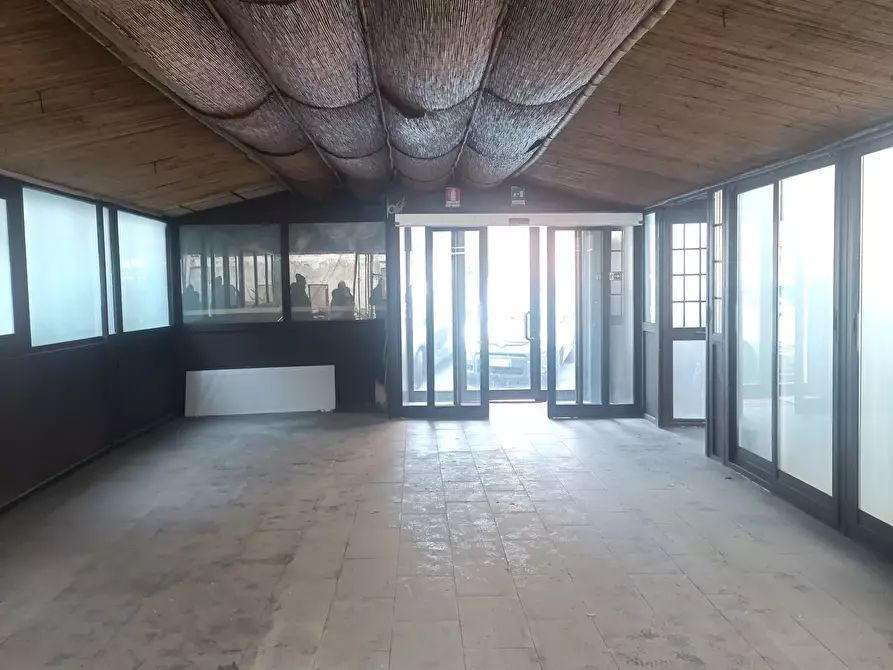 Immagine 18 di Locale commerciale in affitto  a Genova