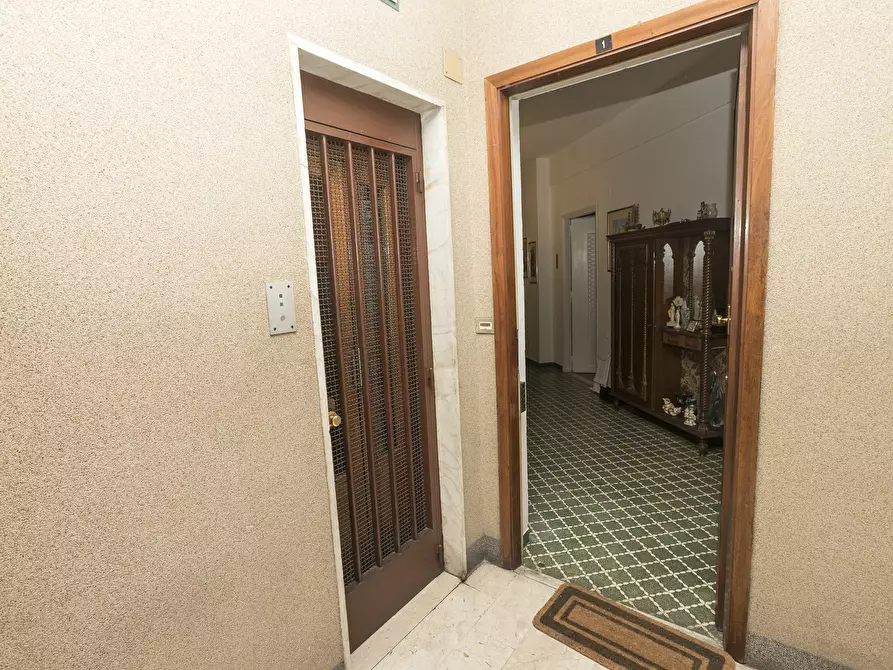 Immagine 35 di Pentalocale in vendita  in Via Venezia 12 a Genova