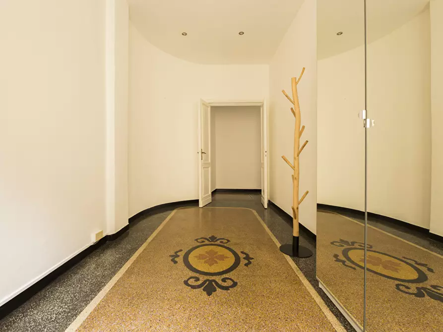 Immagine 3 di Appartamento in vendita  in Corso Magenta a Genova