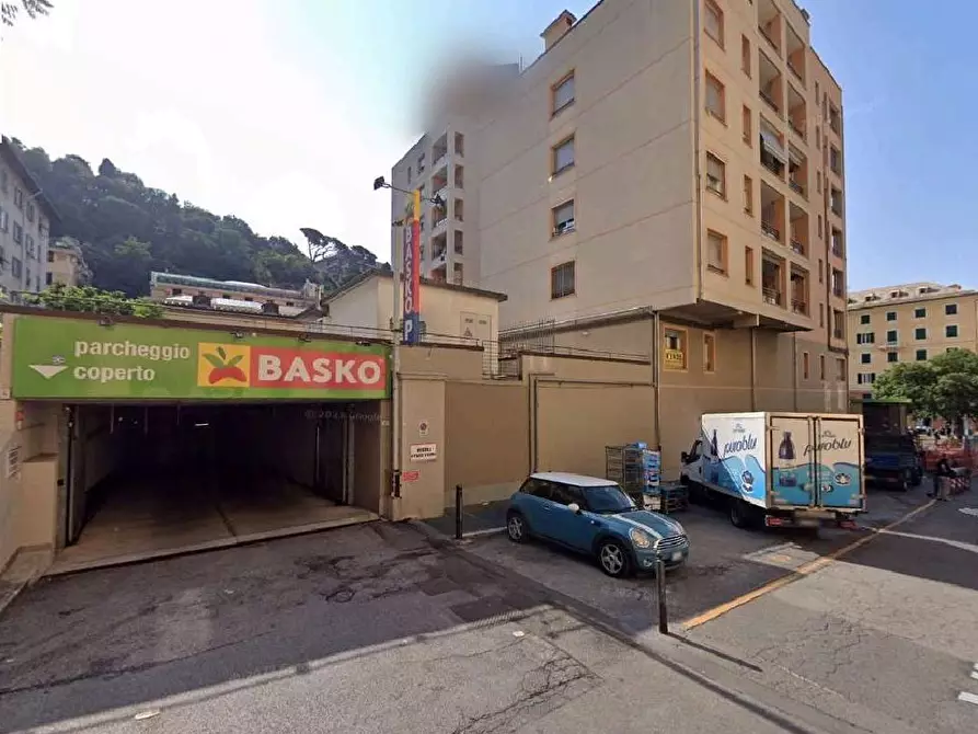 Immagine 1 di Garage in vendita  in Via Alizeri 5LR a Genova