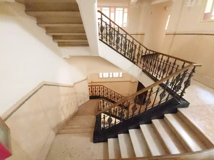 Immagine 19 di Trilocale in vendita  in Corso Magenta a Genova