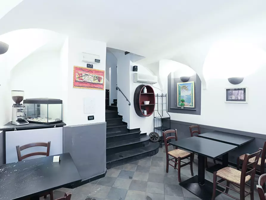 Immagine 20 di Locale commerciale in vendita  in Via di San Bernardo a Genova