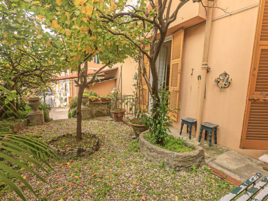 Immagine 41 di Pentalocale in vendita  in Via Benvenuto Cellini 16 a Genova