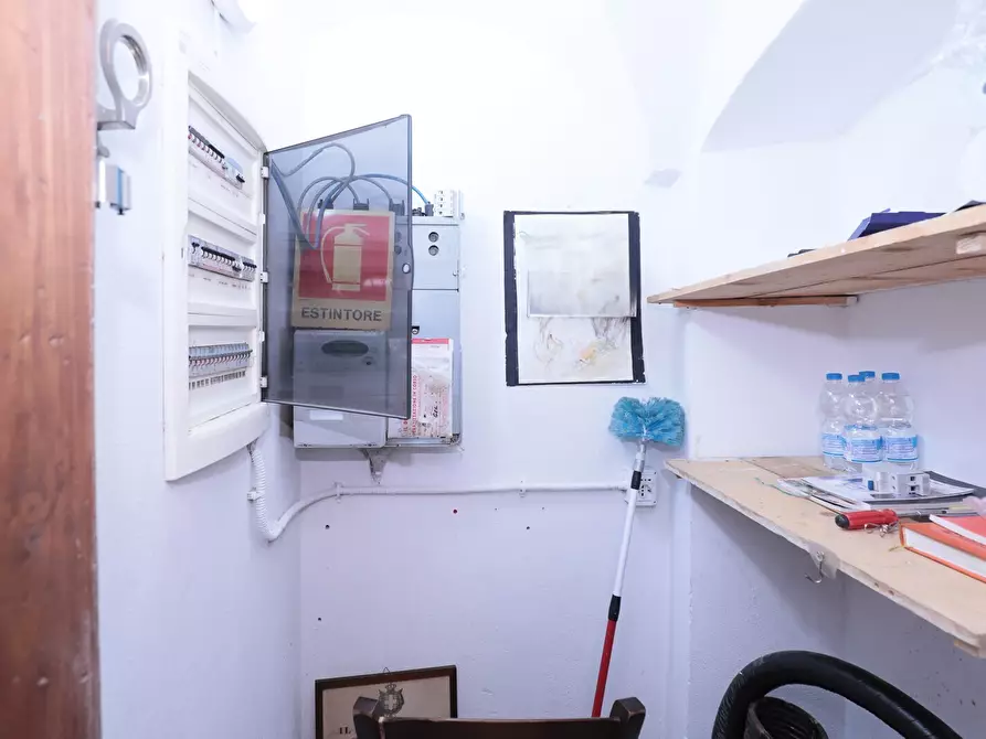 Immagine 24 di Locale commerciale in vendita  in Via di San Bernardo a Genova