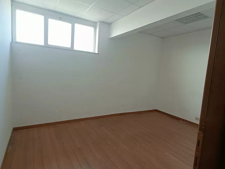 Immagine 37 di Ufficio in affitto  in Via Giuseppe Ungaretti 10 a Genova