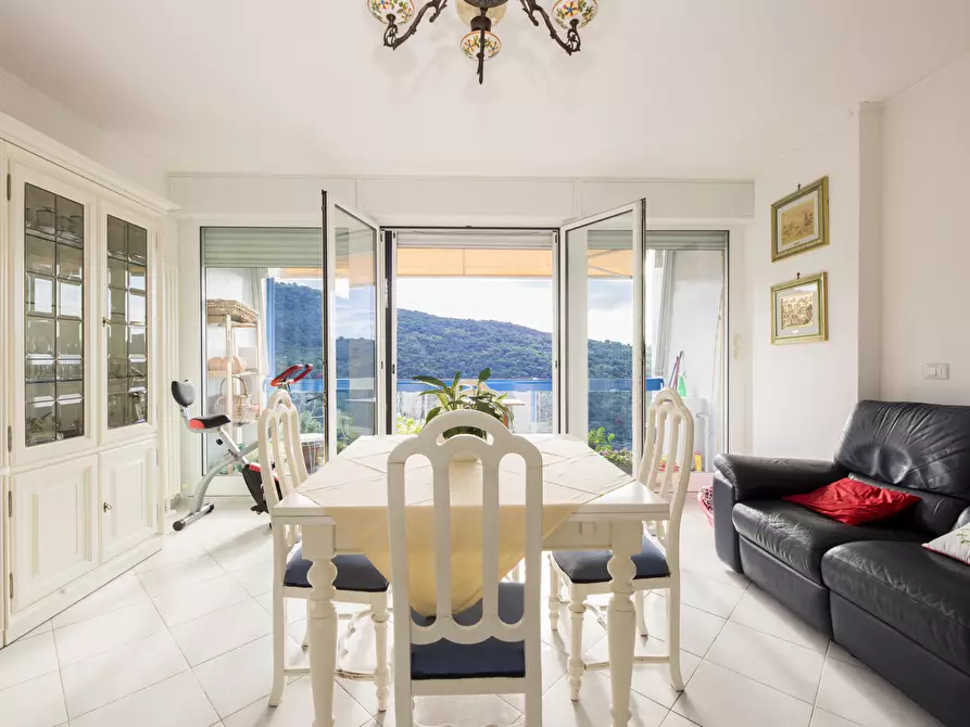 Immagine 3 di Appartamento in vendita  in Via Val Trebbia 74 a Genova