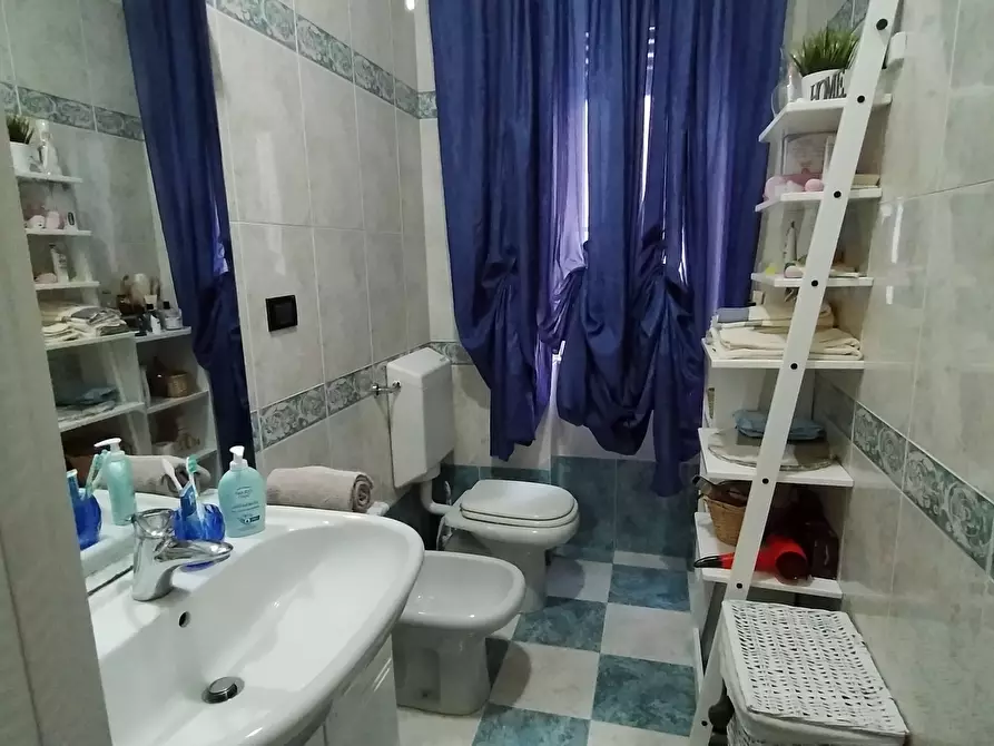 Immagine 43 di Bilocale in vendita  in Via delle Gavette a Genova