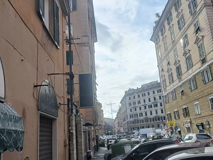 Immagine 23 di Locale commerciale in affitto  a Genova