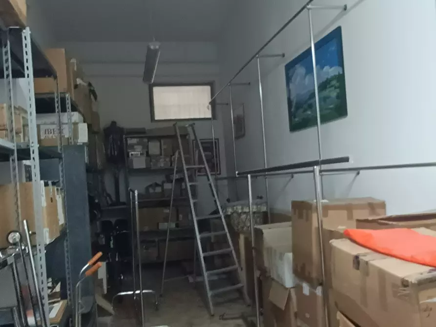 Immagine 28 di Locale commerciale in vendita  in Via dei Platani 35 R a Genova