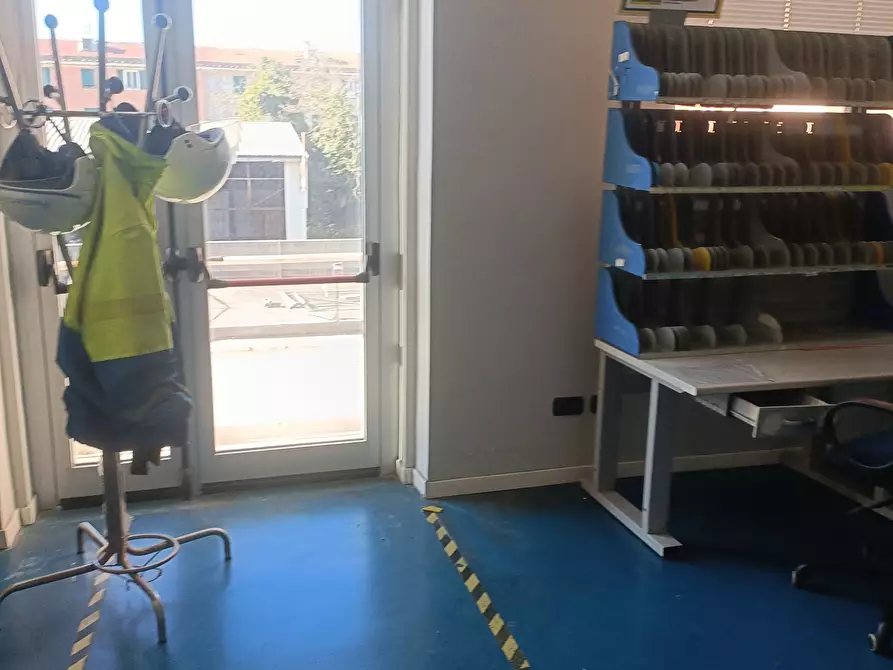 Immagine 24 di Attività artigianale in affitto  in Via Giuseppe Ungaretti 10 a Genova