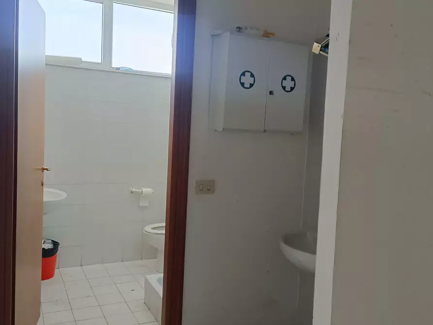 Immagine 27 di Ufficio in affitto  in Via Giuseppe Ungaretti 10 a Genova