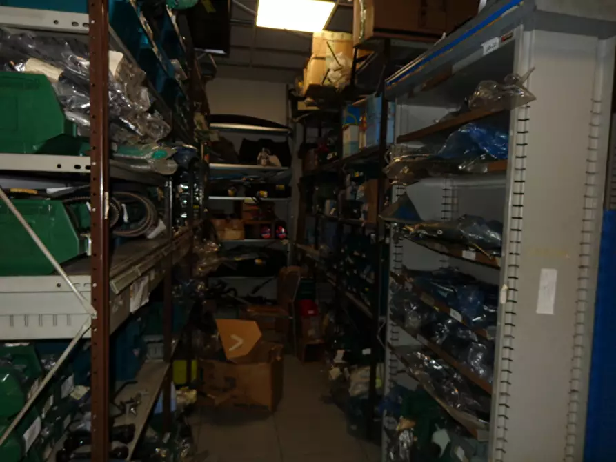 Immagine 9 di Locale commerciale in vendita  in Via Tullio Molteni 7R 9R a Genova