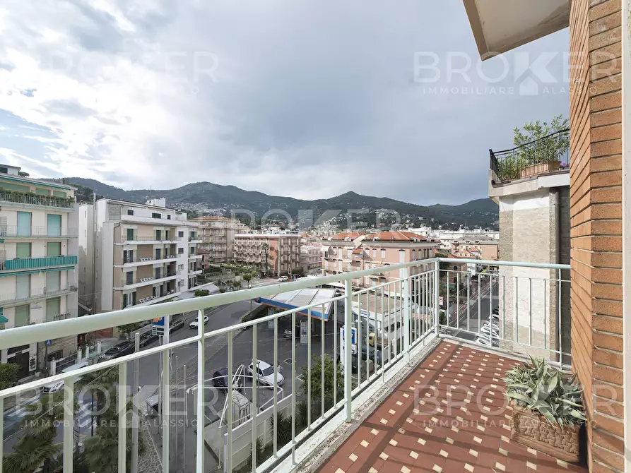 Immagine 6 di Pentalocale in vendita  in Via Don Aurelio Piccagli 12 a Alassio