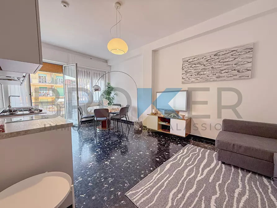 Immagine 1 di Trilocale in vendita  in Via Neghelli 56 a Alassio