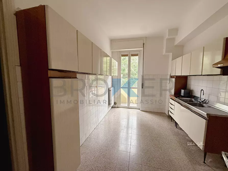 Immagine 16 di Quadrilocale in vendita  in Via Michelangelo 8 a Alassio