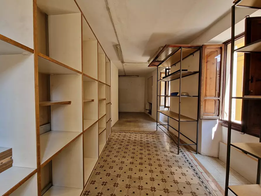 Immagine 26 di Locale commerciale in vendita  in Via del Popolo 2 a Città Di Castello