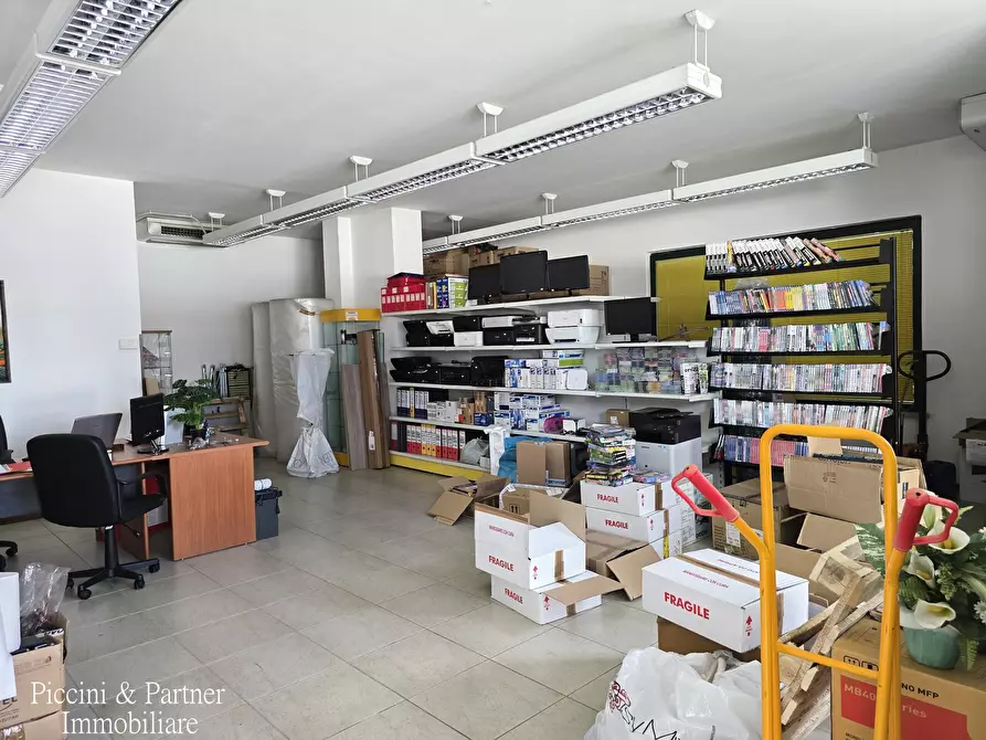 Immagine 5 di Locale commerciale in vendita  in Via del Conservificio a Bastia Umbra