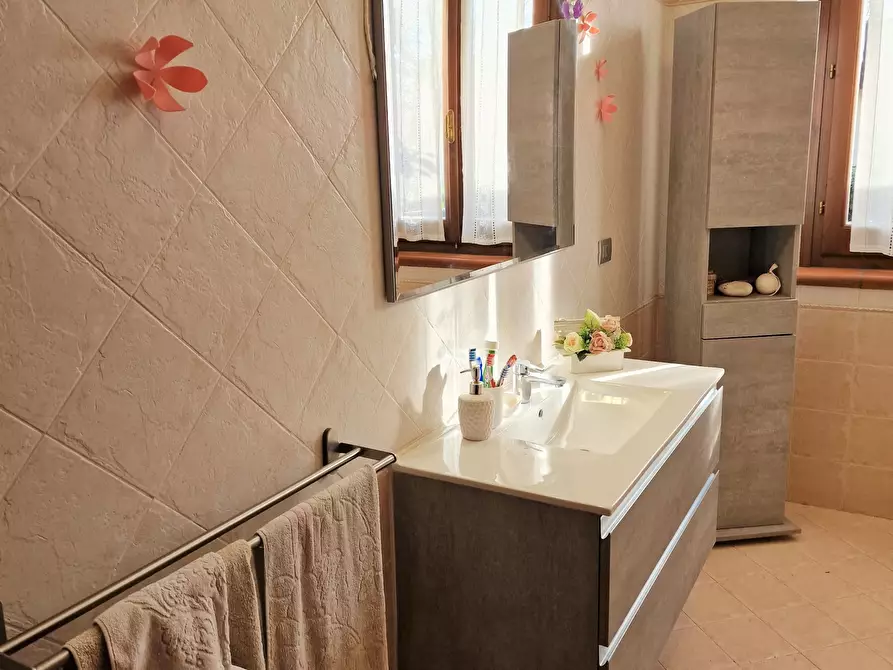 Immagine 25 di Casa bifamiliare in vendita  in Via Milano a Castiglione Del Lago