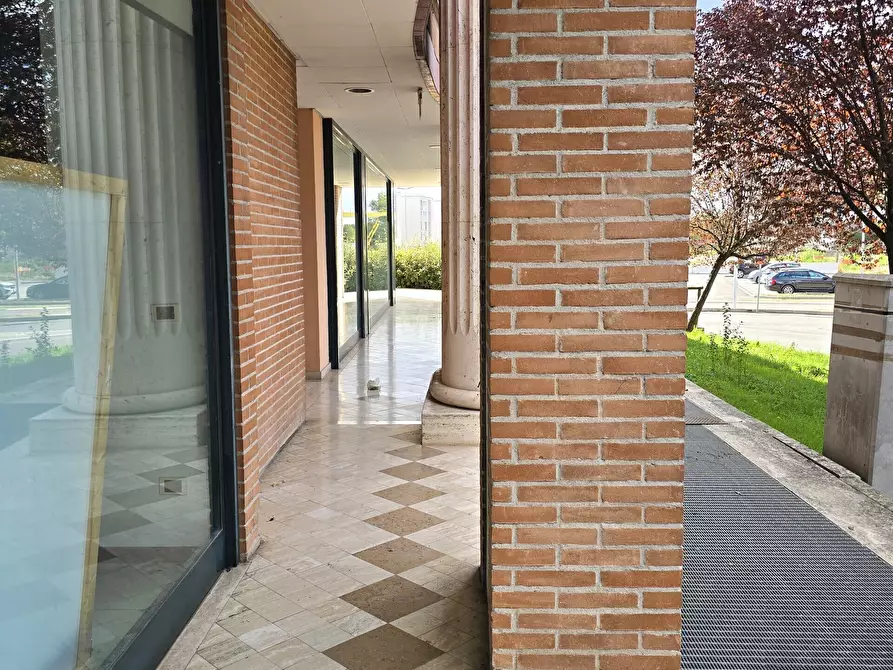 Immagine 15 di Locale commerciale in vendita  in Via del Conservificio a Bastia Umbra