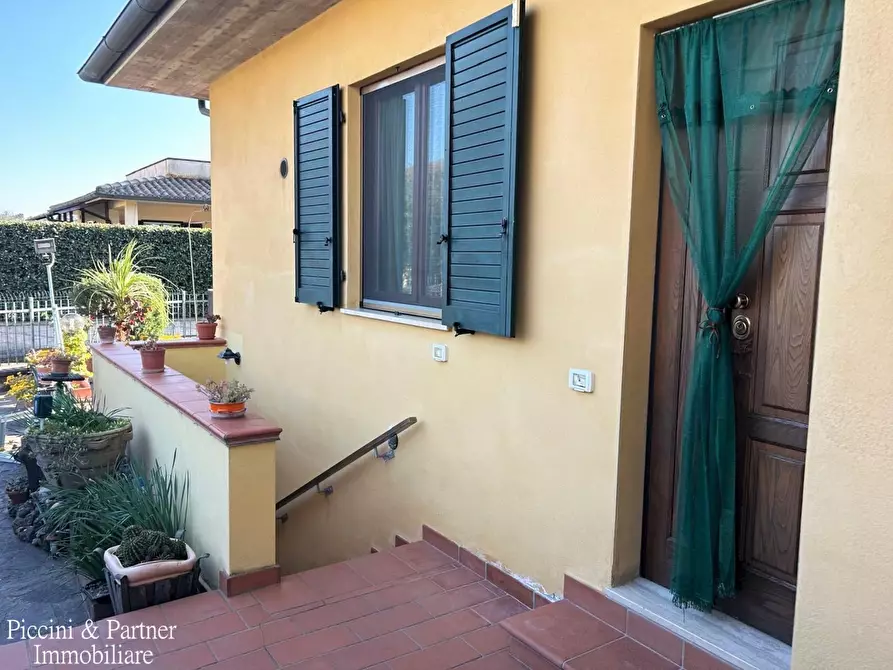 Immagine 4 di Casa trifamiliare in vendita  in Via Bagnolo a Castiglione Del Lago