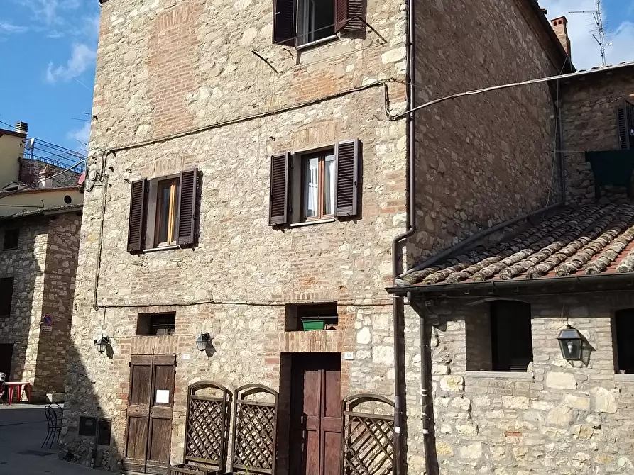 Immagine 2 di Quadrilocale in vendita  in Piazza Cesare Caporali 4 a Castiglione Del Lago