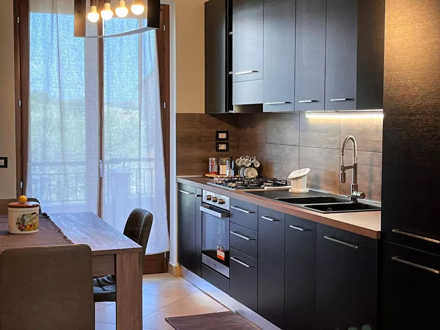 Immagine 11 di Quadrilocale in vendita  in Via Friuli a Castiglione Del Lago