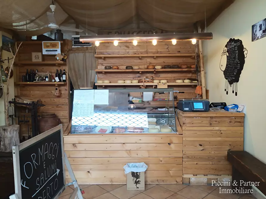 Immagine 2 di Attività commerciale in vendita  in Strada per Chianciano 3 a Montepulciano