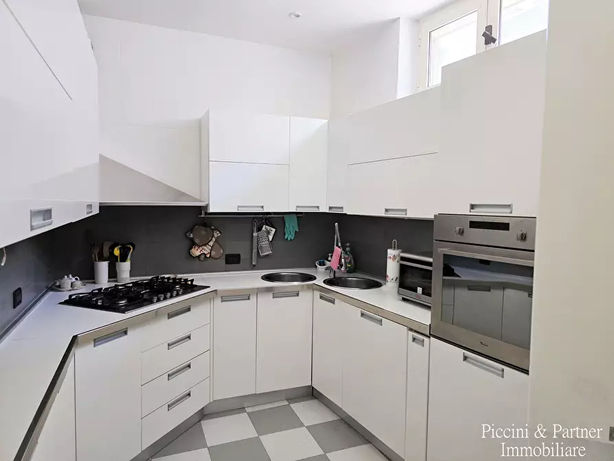 Immagine 11 di Pentalocale in vendita  in Via Orvieto 2 a Perugia