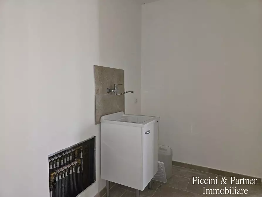 Immagine 51 di Rustico / casale in vendita  a Assisi