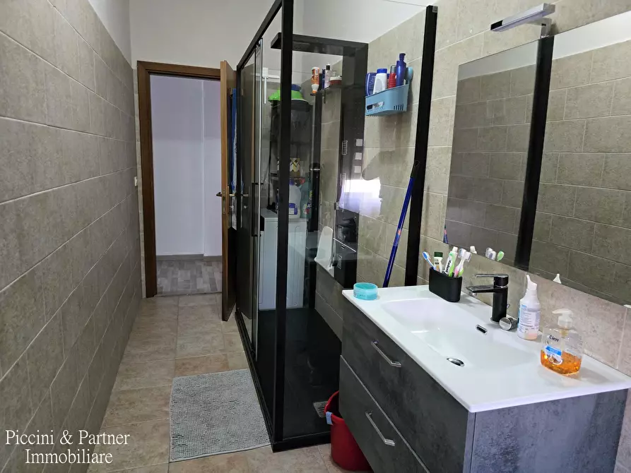 Immagine 44 di Quadrilocale in vendita  in Via Trento a Castiglione Del Lago