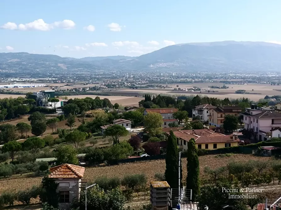 Immagine 1 di Terratetto in vendita  in Piazza del Castello a Torgiano