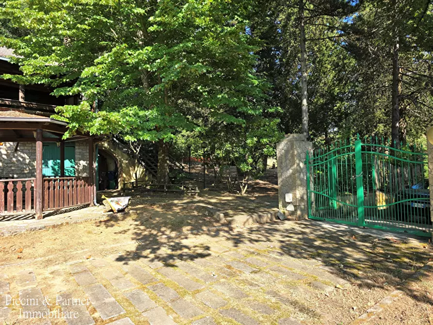 Immagine 3 di Baita in vendita  in Via dei Cespugli 10 a Passignano Sul Trasimeno