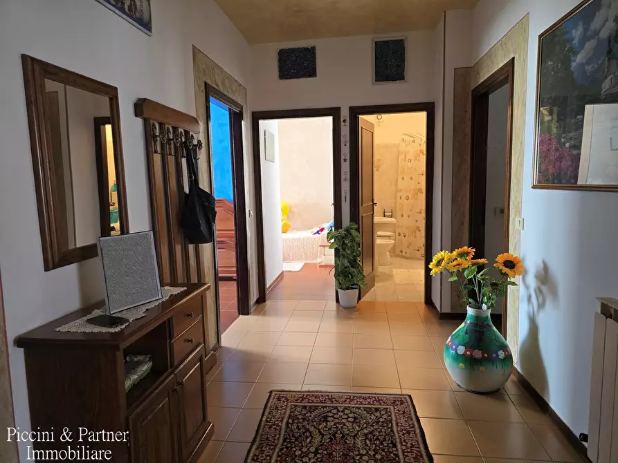 Immagine 3 di Pentalocale in vendita  in Via Italia a Torrita Di Siena