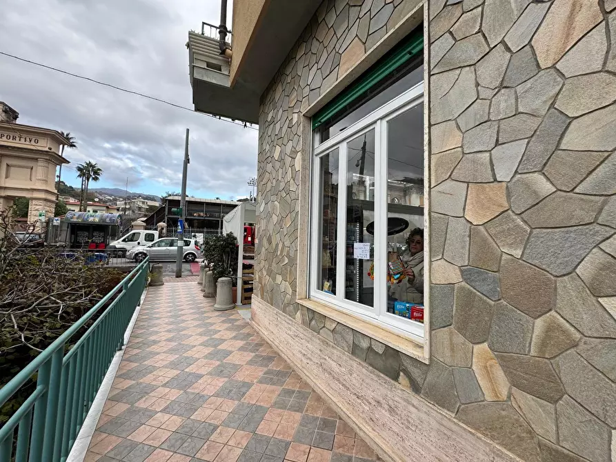 Immagine 16 di Locale commerciale in vendita  in Corso Giuseppe Mazzini 12 a San Remo