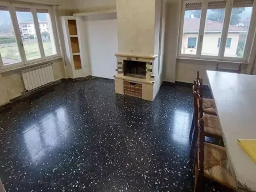 Immagine 1 di Quadrilocale in affitto  a Camaiore