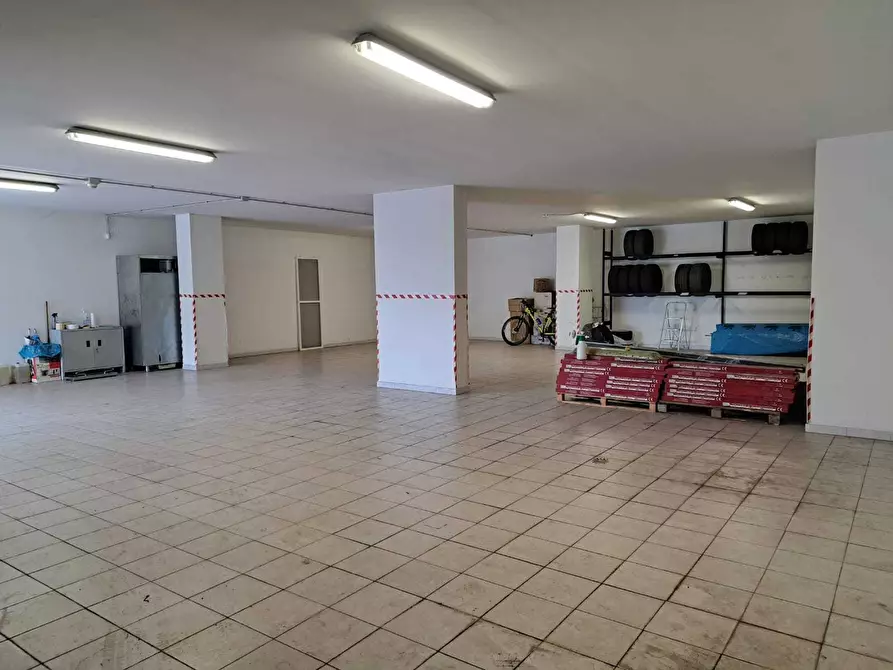 Immagine 8 di Locale commerciale in vendita  a Lanciano