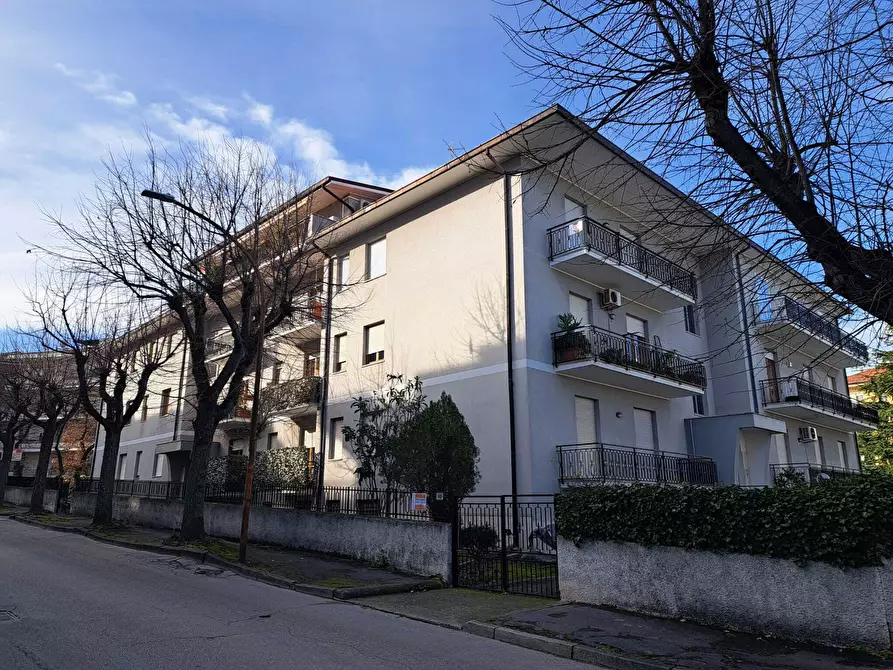 Immagine 34 di Pentalocale in vendita  in Via Martiri VI Ott. 90 a Lanciano