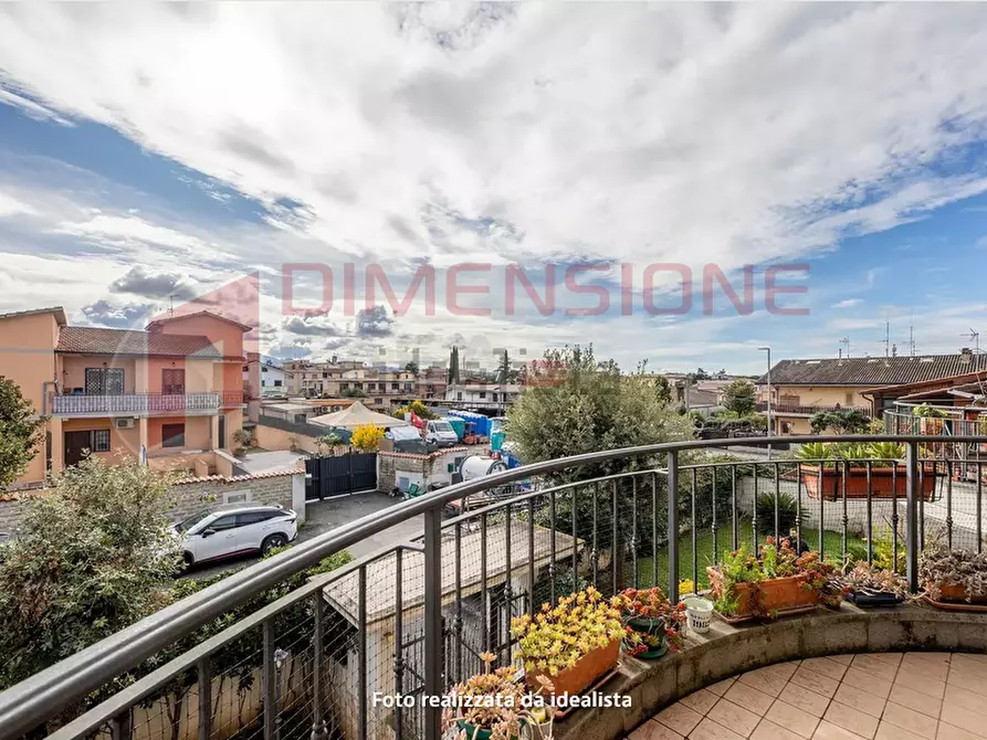 Immagine 25 di Quadrilocale in vendita  in Via delle due torri a Roma