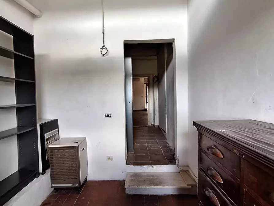 Immagine 8 di Locale commerciale in vendita  in Corso Umberto I 75 a Morlupo