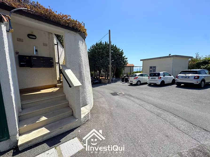 Immagine 22 di Bilocale in vendita  in Via N. Paganini 46 a Pietra Ligure