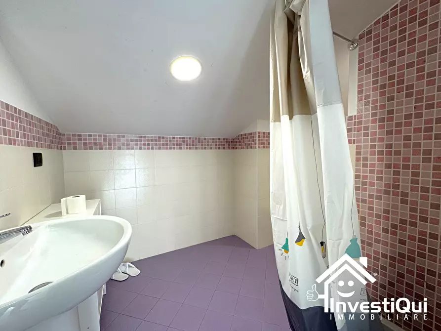 Immagine 18 di Bilocale in vendita  in Viale della Repubblica 60 a Pietra Ligure