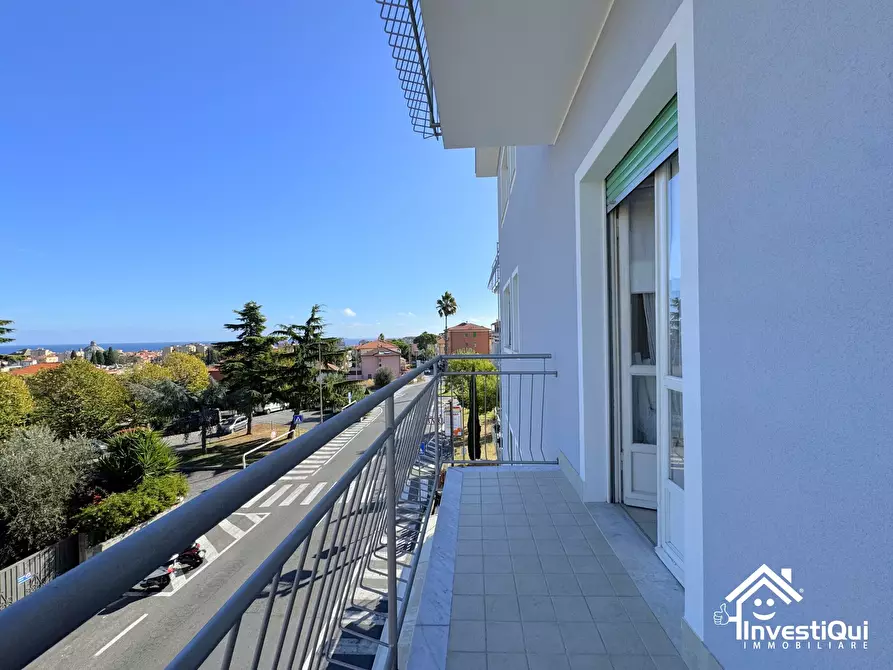 Immagine 27 di Trilocale in vendita  in Via Enrico Toti 1 a Loano