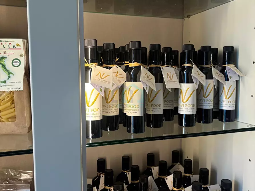 Immagine 5 di Locale commerciale in vendita  in Piazza Carlo Montanari 143/A a Torino