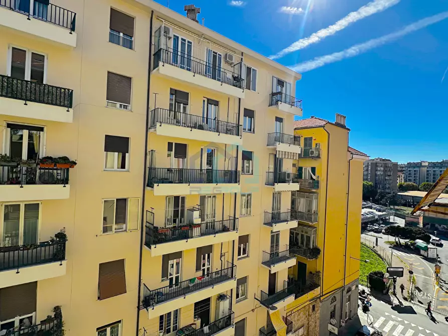 Immagine 14 di Trilocale in vendita  in Via Giuseppe Cesare Abba 2 a Savona