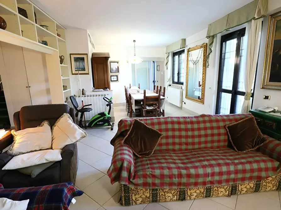 Immagine 5 di Villa in vendita  in Via di Marco Simone 84 a Guidonia Montecelio