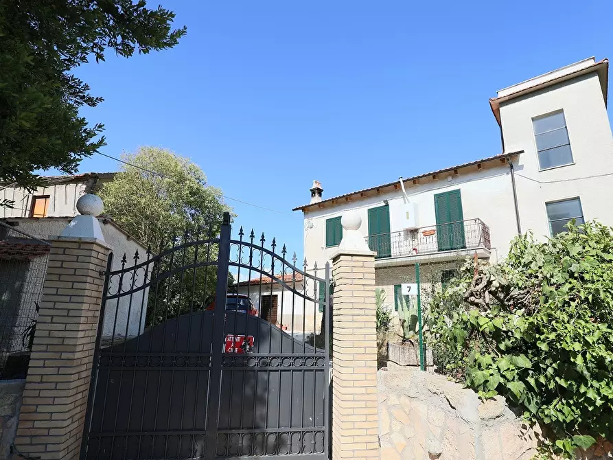 Immagine 1 di Villa in vendita  in via monte del Tiro 8 a Mentana
