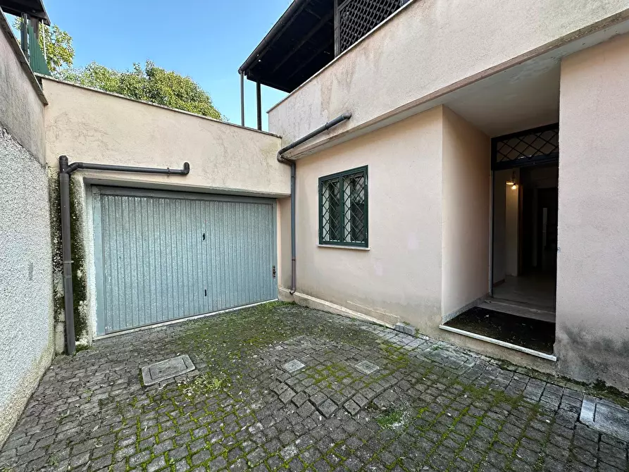 Immagine 35 di Casa trifamiliare in vendita  in Via Svetonio 73 a Guidonia Montecelio