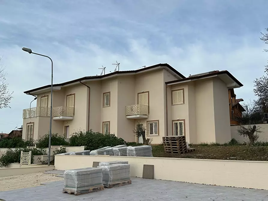 Immagine 48 di Casa bifamiliare in vendita  in Via Giacomo Leopardi a Fonte Nuova