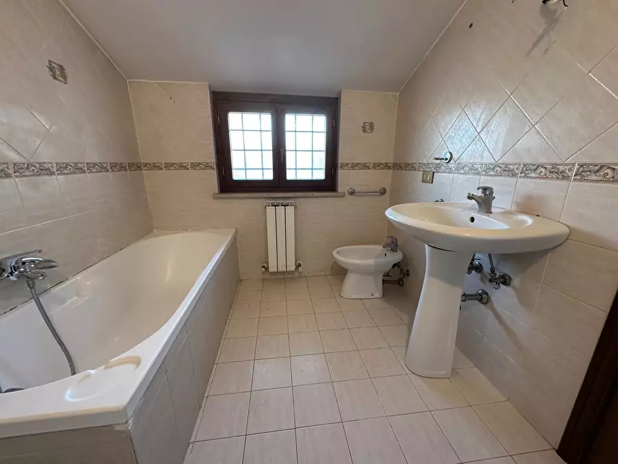 Immagine 21 di Casa trifamiliare in vendita  in Via Svetonio 73 a Guidonia Montecelio